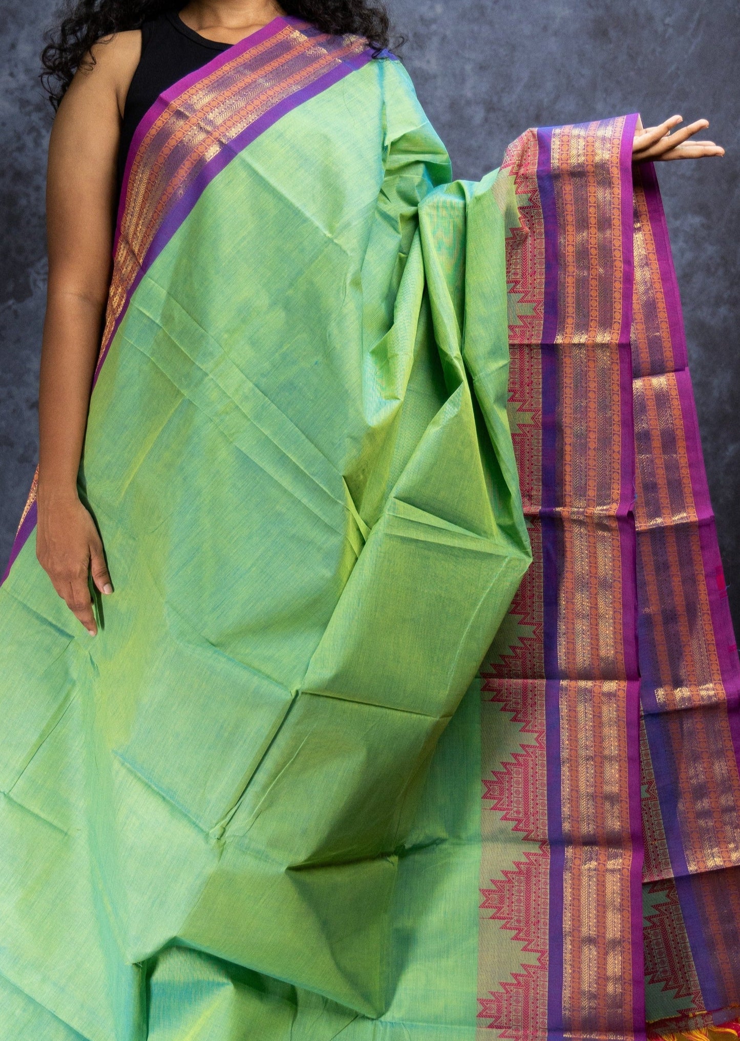 Parrot Green Thazhampoo Chettinadu Cotton Saree